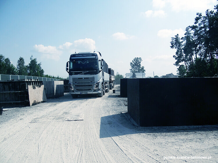 Transport szamb betonowych  w Trzciance